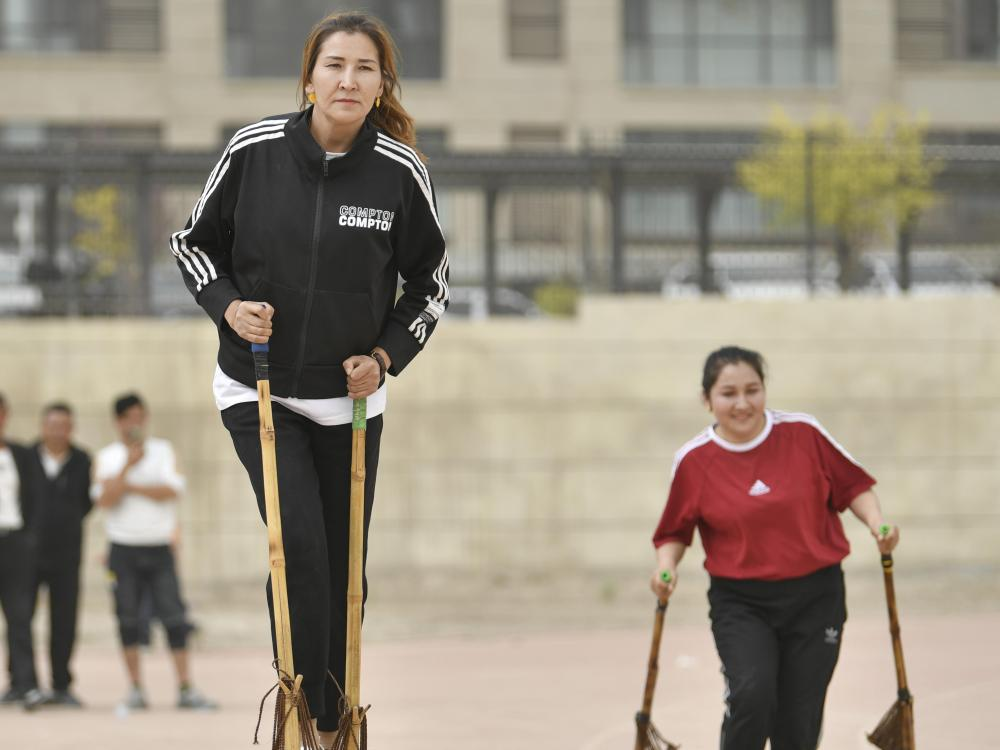 追光丨当“她”奔跑,天山也在回应