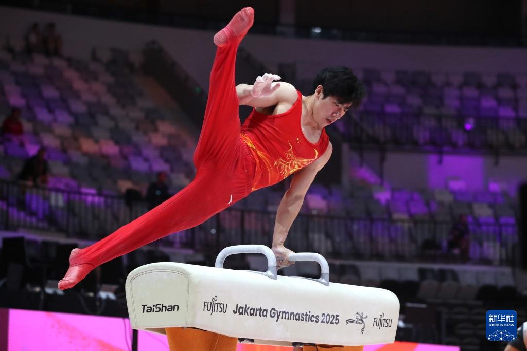 体操——世锦赛:中国队亮相男子资格赛