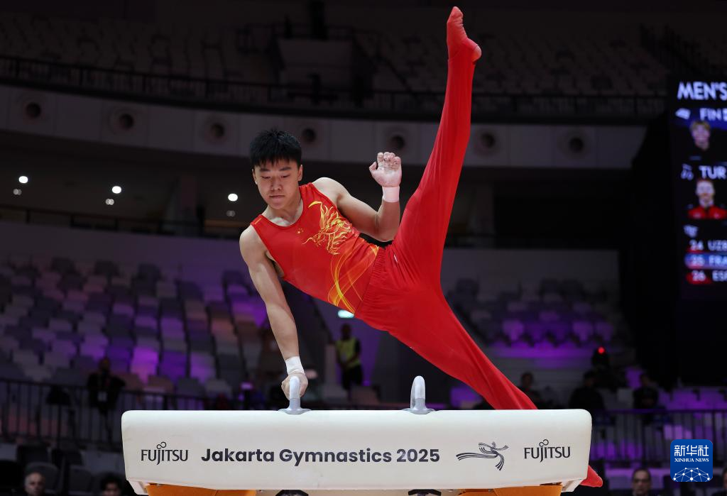 体操——世锦赛:中国队亮相男子资格赛