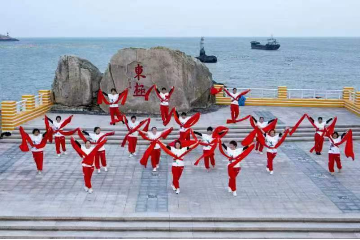 万村女性展风姿丨刘萍:让全民健身之花在海岛渔村绽放 万村女性展风姿丨刘萍:让全民健身之花在海岛渔村绽放