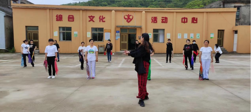 万村女性展风姿丨刘萍:让全民健身之花在海岛渔村绽放 万村女性展风姿丨刘萍:让全民健身之花在海岛渔村绽放