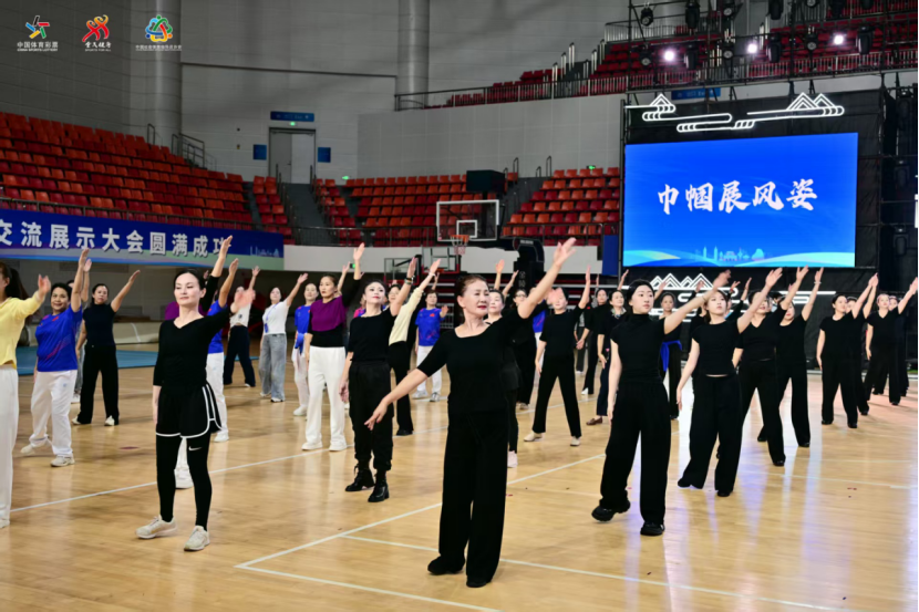 万村女性展风姿|王玉风:从讲台到广场,舞出乡村健康新风采 万村女性展风姿|王玉风:从讲台到广场,舞出乡村健康新风采