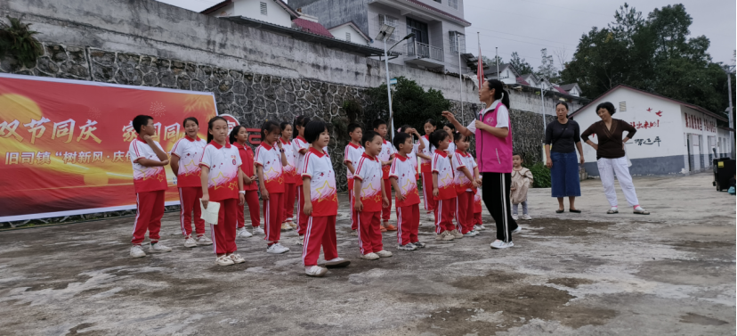万村女性展风姿|罗燕妮:情系 “一老一小”,将科学健身种子撒遍乡野 万村女性展风姿|罗燕妮:情系 “一老一小”,将科学健身种子撒遍乡野