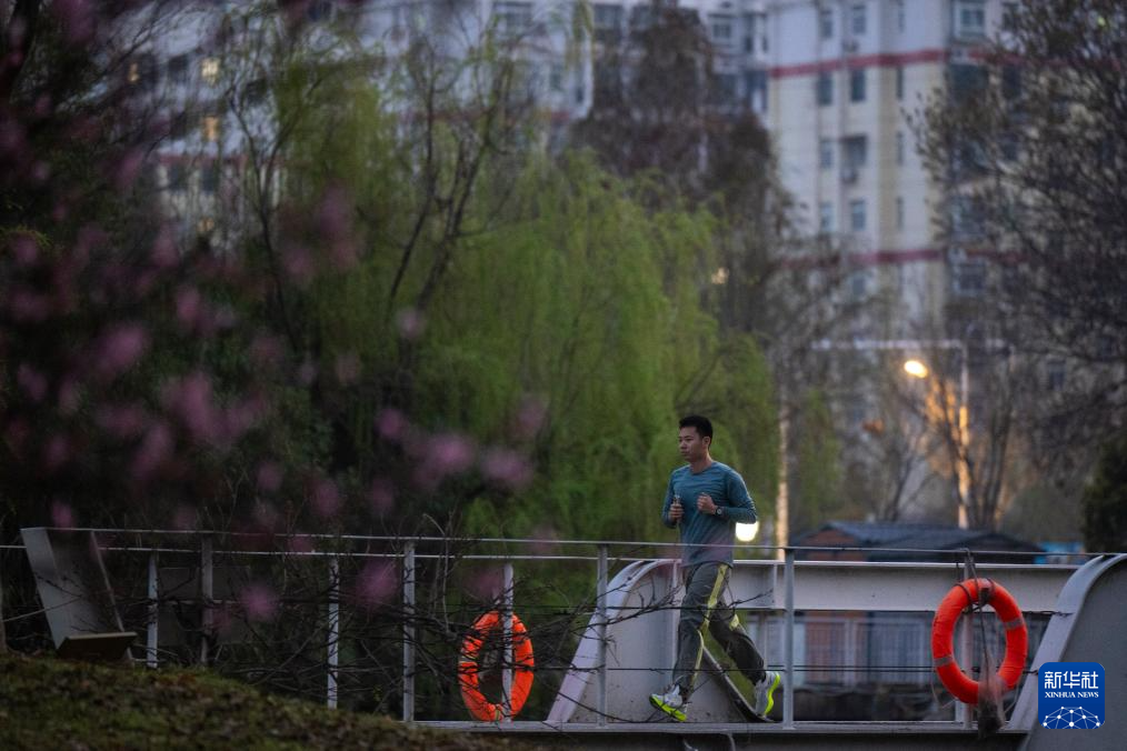 湖北:“15分钟健身圈”绘就健康生活新图景