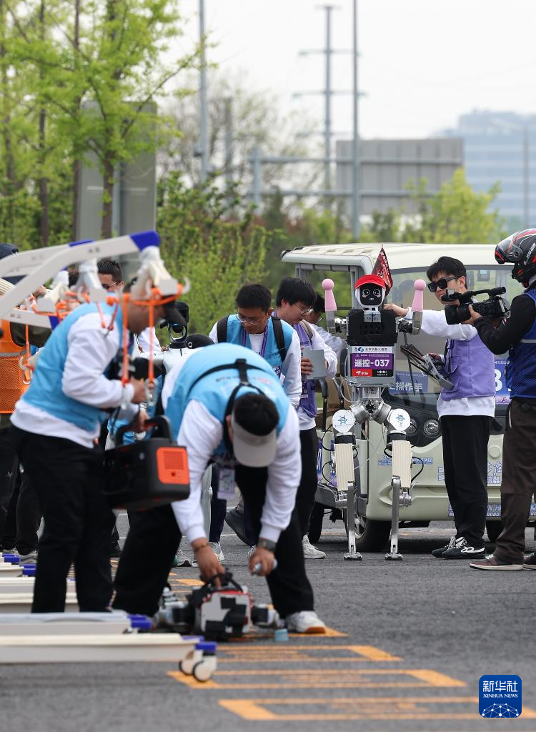 2026北京亦庄半程马拉松暨人形机器人半程马拉松举行