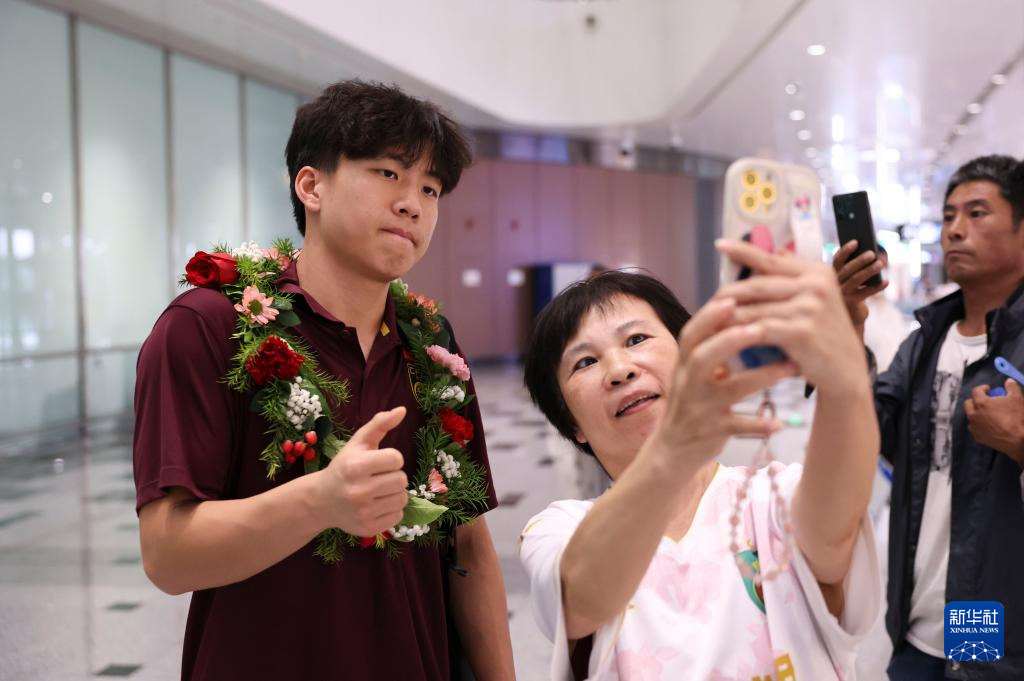 中国U17男足抵达北京